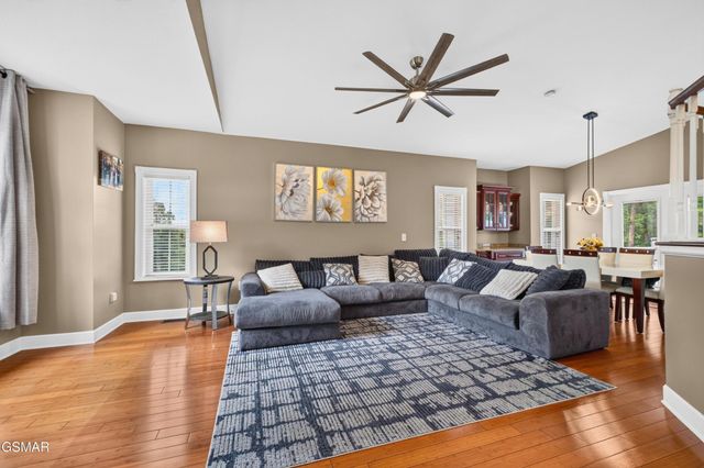 917 Crickett Drive, Dandridge, TN 37725
