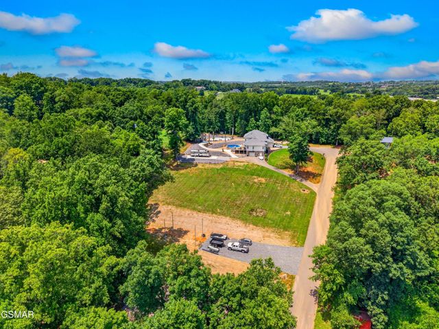 917 Crickett Drive, Dandridge, TN 37725