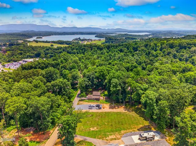 917 Crickett Drive, Dandridge, TN 37725