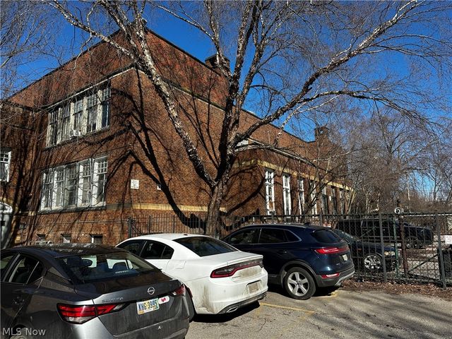 1075 E 74th Street, Cleveland, OH 44103
