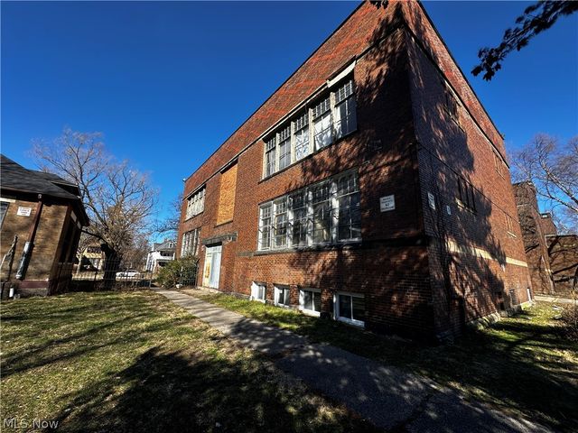 1075 E 74th Street, Cleveland, OH 44103