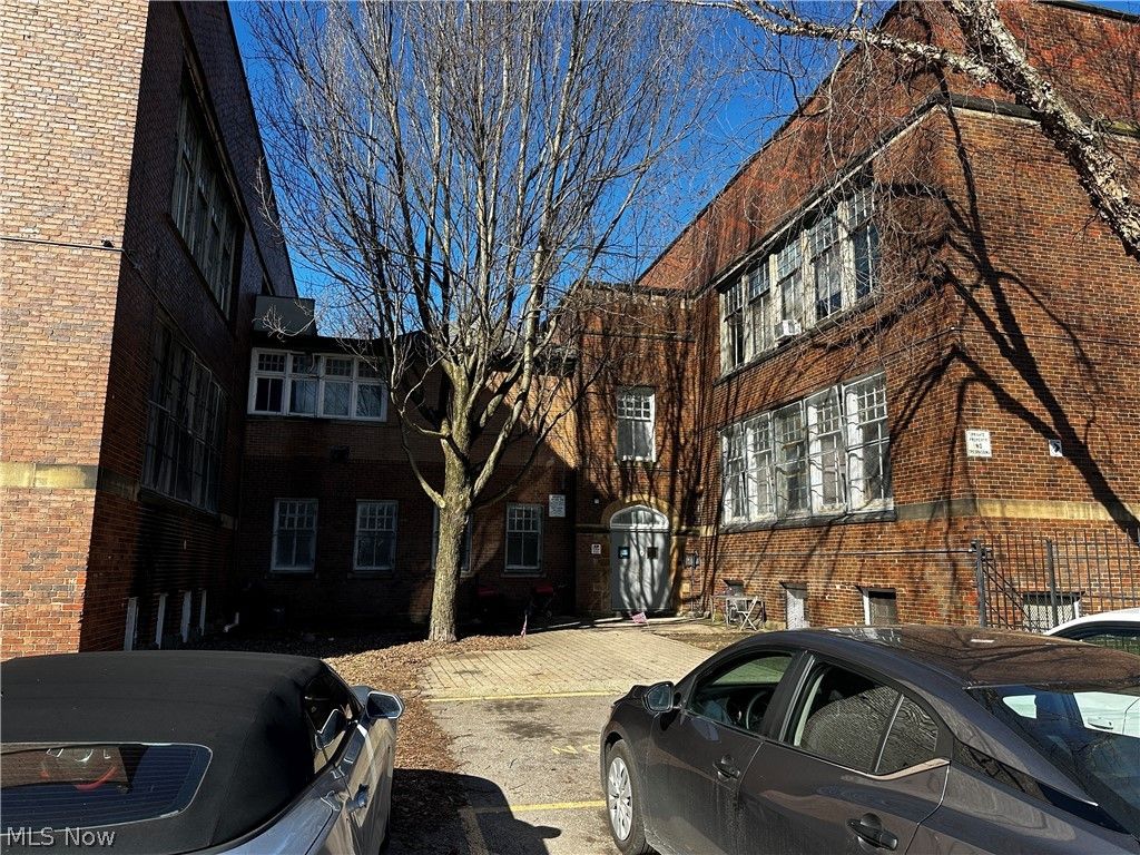 1075 E 74th Street, Cleveland, OH 44103