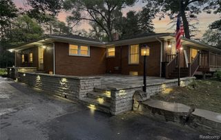 531 Oxbow Lake Road, White Lake Charter Township, MI 48386