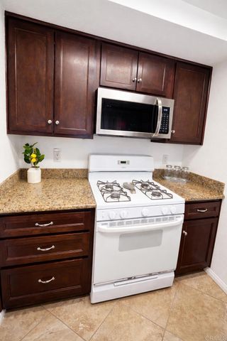 3051 GOLDEN OAK Way, Spring Valley, CA 91978