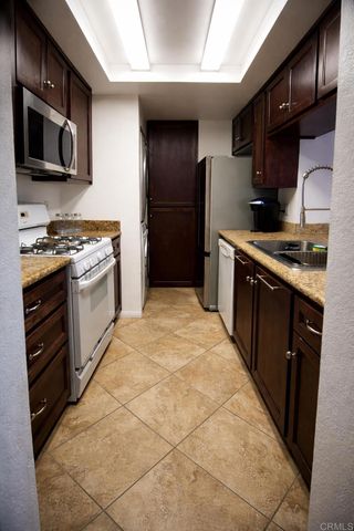 3051 GOLDEN OAK Way, Spring Valley, CA 91978