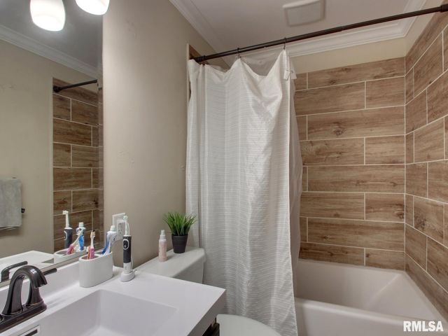 916 N 36TH Street, Quincy, IL 62301