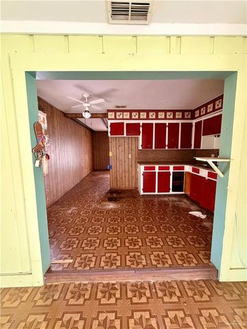 401 Walter Wagers Street, Weslaco, TX 78599
