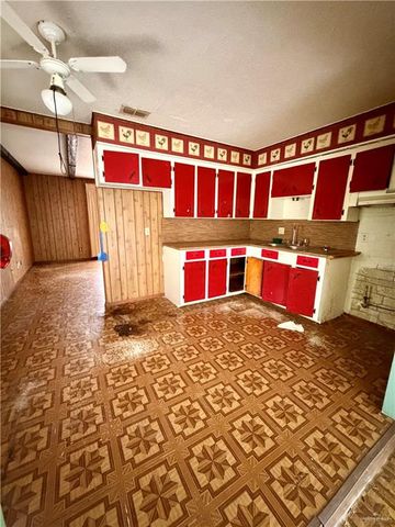 401 Walter Wagers Street, Weslaco, TX 78599