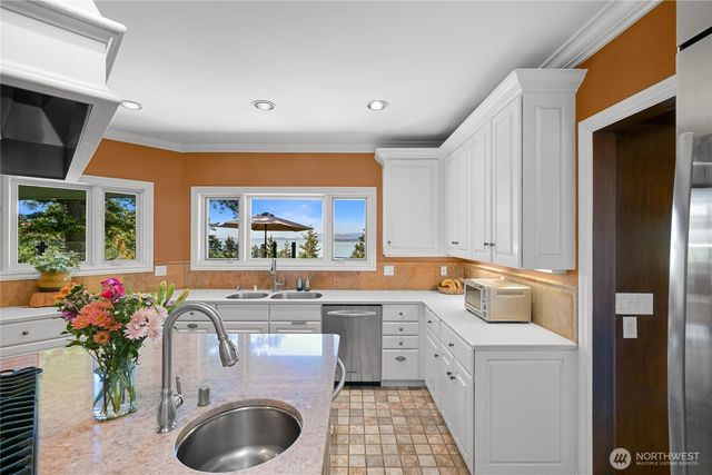 420 S Clarkwood Drive, Bellingham, WA 98225