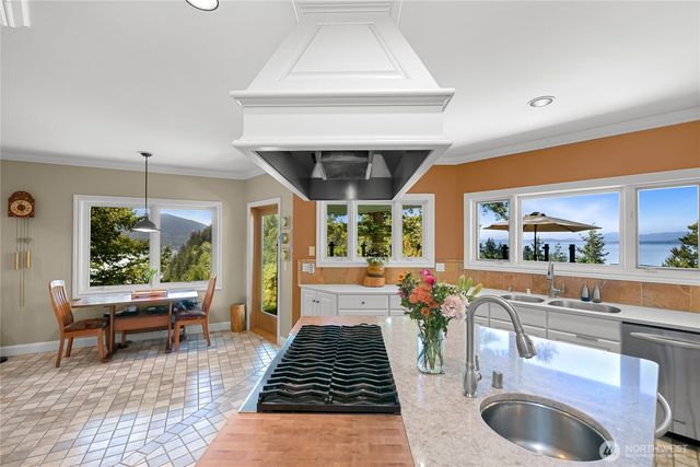 420 S Clarkwood Drive, Bellingham, WA 98225