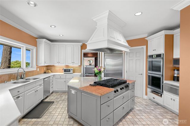 420 S Clarkwood Drive, Bellingham, WA 98225