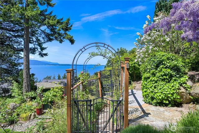 420 S Clarkwood Drive, Bellingham, WA 98225