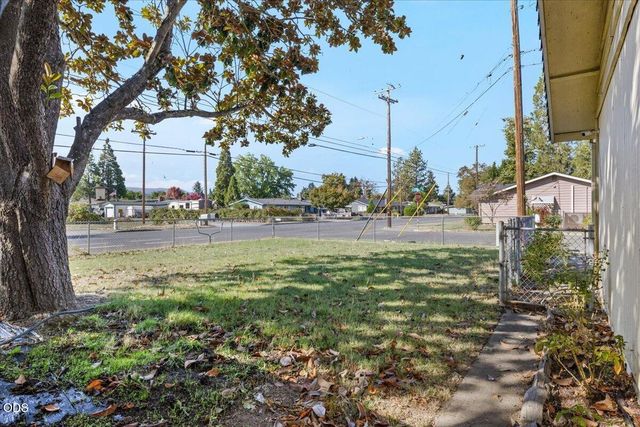 723 SW Cypress Street, Grants Pass, OR 97526