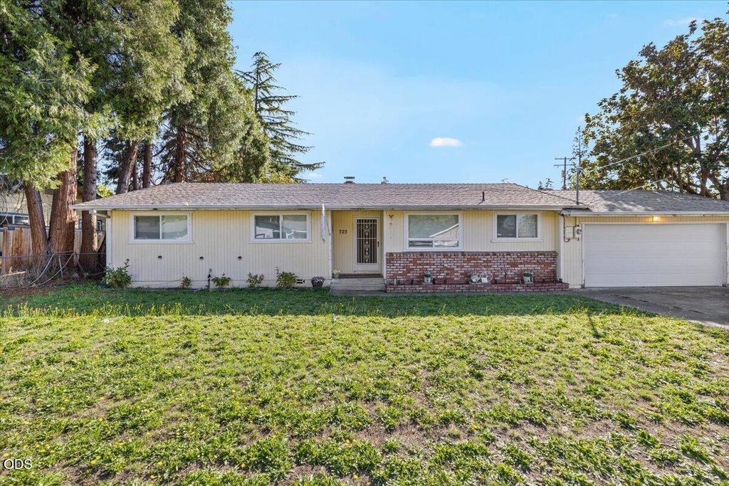 723 SW Cypress Street, Grants Pass, OR 97526