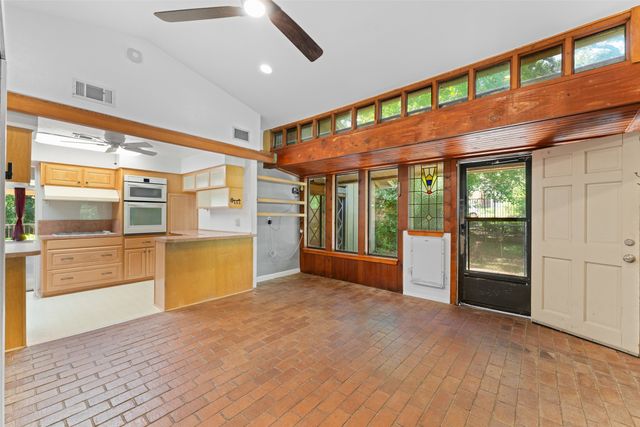 1227 N Irving Heights Drive, Irving, TX 75061