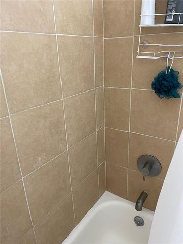 2725 HIDDEN LAKE BOULEVARD C, Sarasota, FL 34237