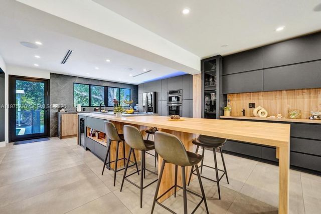 4660 SW 37th Ave, Dania Beach, FL 33312