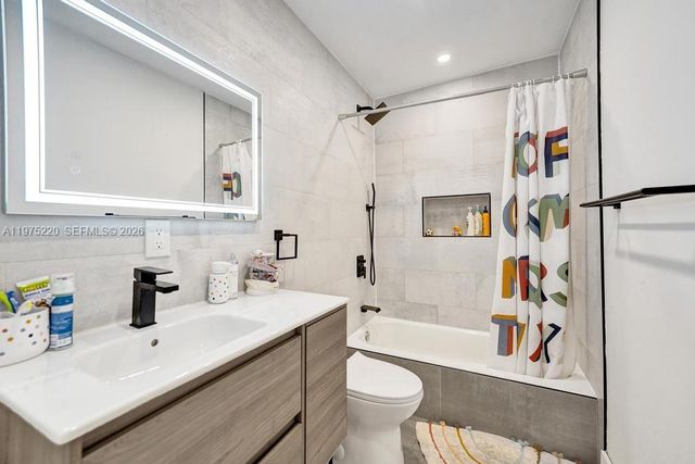 4660 SW 37th Ave, Dania Beach, FL 33312