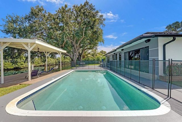 4660 SW 37th Ave, Dania Beach, FL 33312