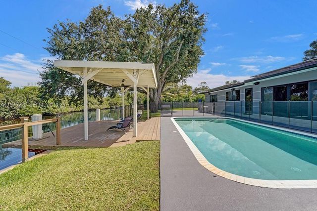 4660 SW 37th Ave, Dania Beach, FL 33312