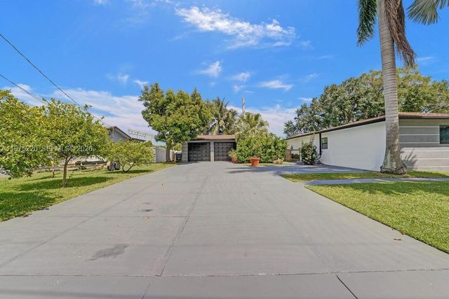 4660 SW 37th Ave, Dania Beach, FL 33312