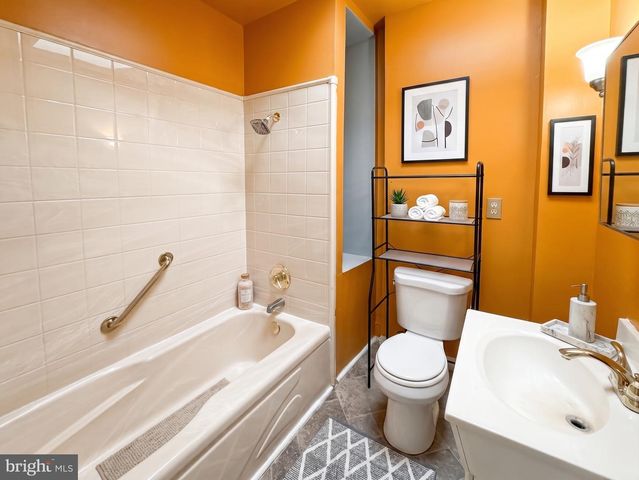 2934 MCELDERRY ST, Baltimore, MD 21205