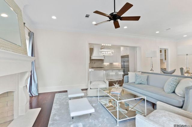 28 Country Club Place, Baton Rouge, LA 70809