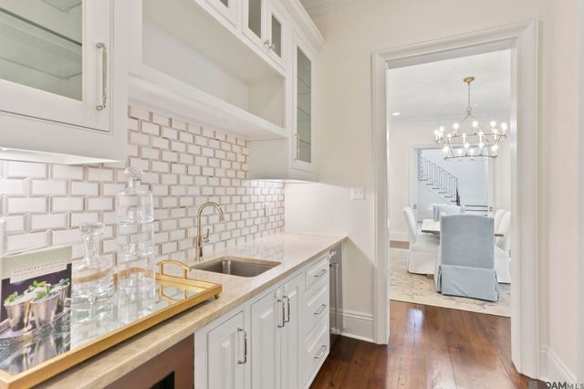 28 Country Club Place, Baton Rouge, LA 70809