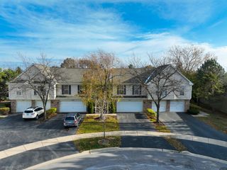 2831 S Embers Lane, Arlington Heights, IL 60005