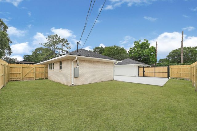 10019 Braes Forest Drive, Houston, TX 77071