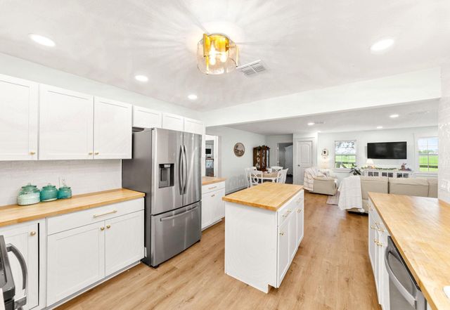 2103 Holly Street, East Bernard, TX 77435
