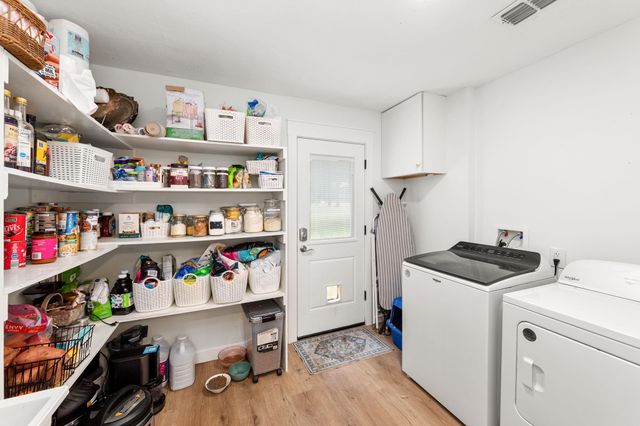 2103 Holly Street, East Bernard, TX 77435
