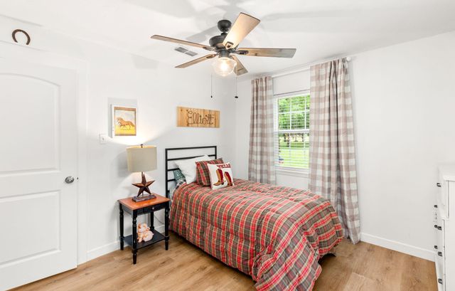2103 Holly Street, East Bernard, TX 77435