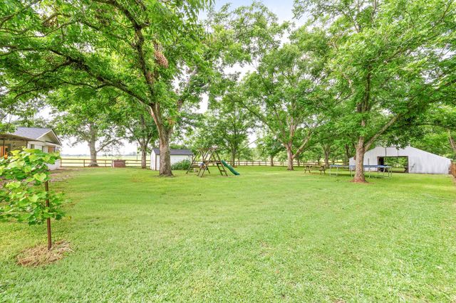 2103 Holly Street, East Bernard, TX 77435