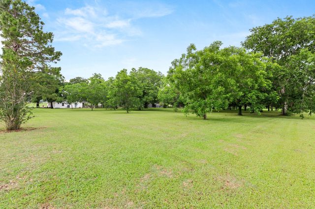 2103 Holly Street, East Bernard, TX 77435