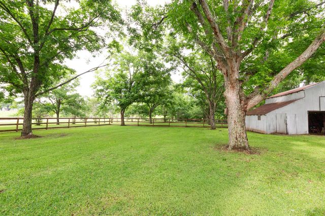 2103 Holly Street, East Bernard, TX 77435