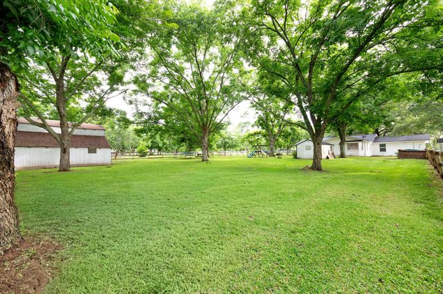 2103 Holly Street, East Bernard, TX 77435