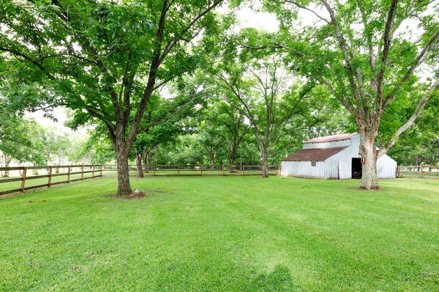 2103 Holly Street, East Bernard, TX 77435