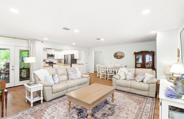 2103 Holly Street, East Bernard, TX 77435