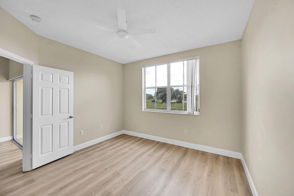 Image 10 of property listing at 2100 Greenview Shores Boulevard 514, Wellington, FL 33414