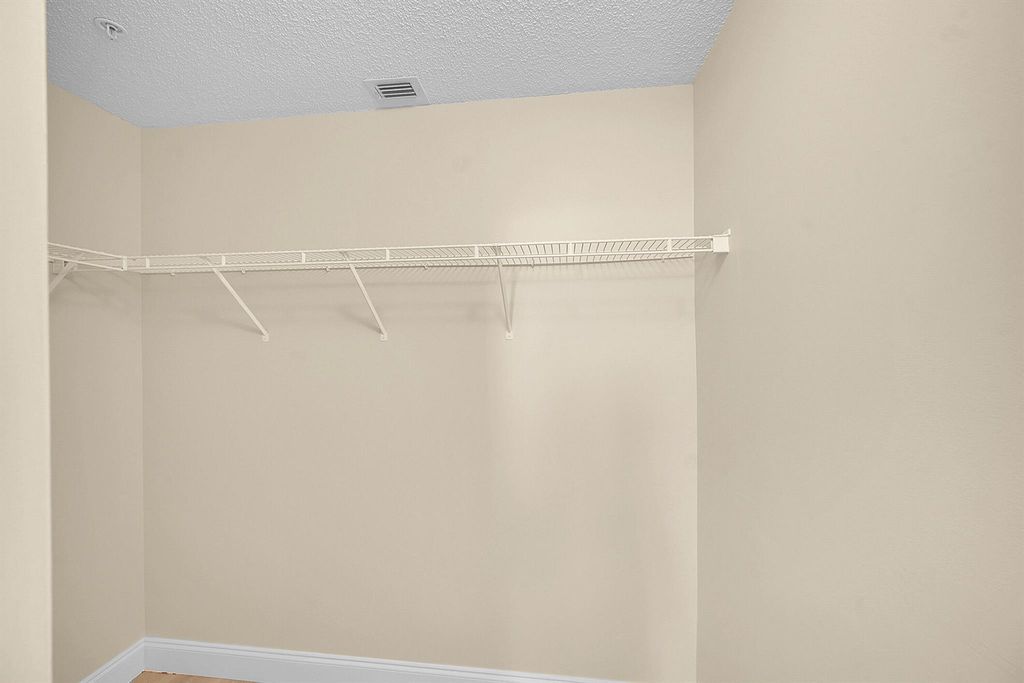Image 13 of property listing at 2100 Greenview Shores Boulevard 514, Wellington, FL 33414