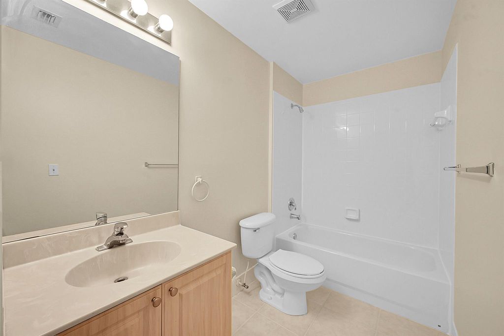 Image 16 of property listing at 2100 Greenview Shores Boulevard 514, Wellington, FL 33414