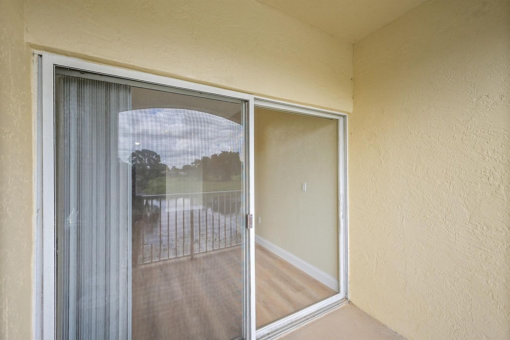 Image 17 of property listing at 2100 Greenview Shores Boulevard 514, Wellington, FL 33414