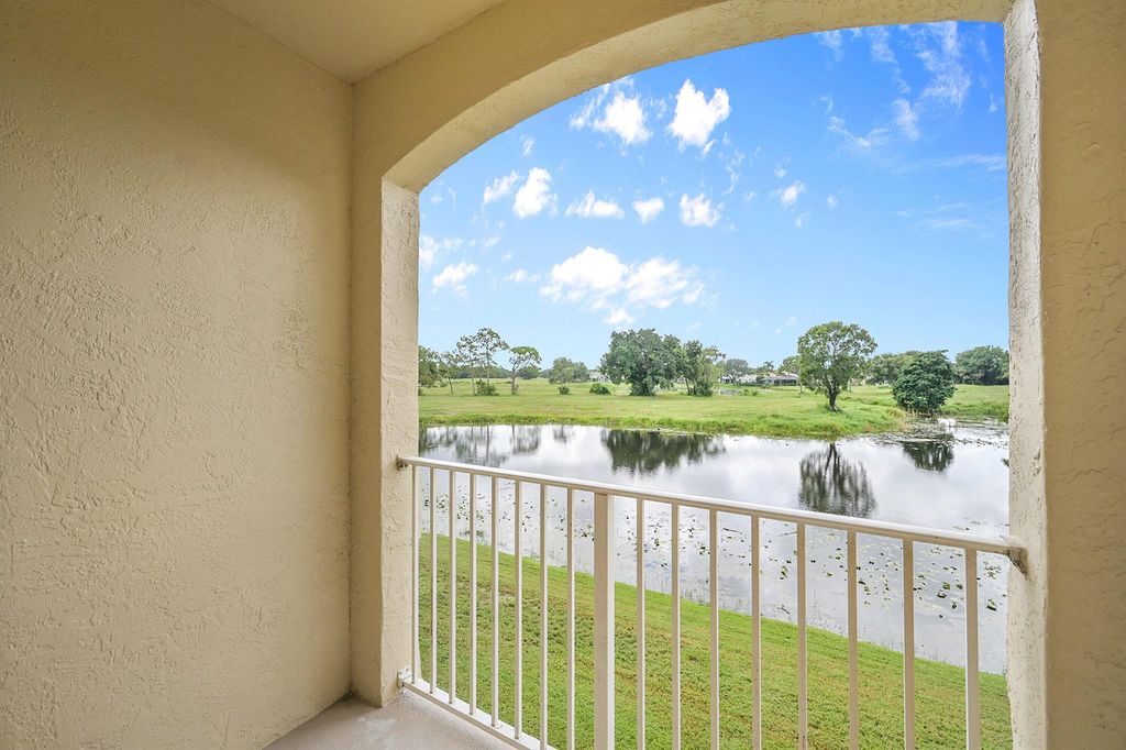 Image 18 of property listing at 2100 Greenview Shores Boulevard 514, Wellington, FL 33414