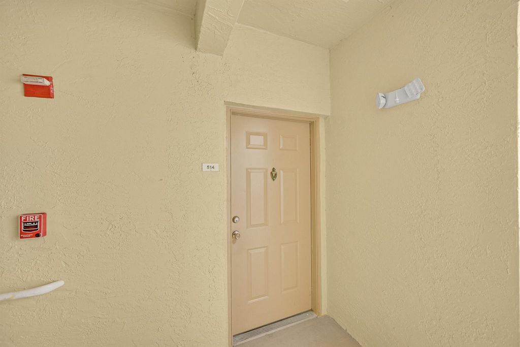 Image 19 of property listing at 2100 Greenview Shores Boulevard 514, Wellington, FL 33414