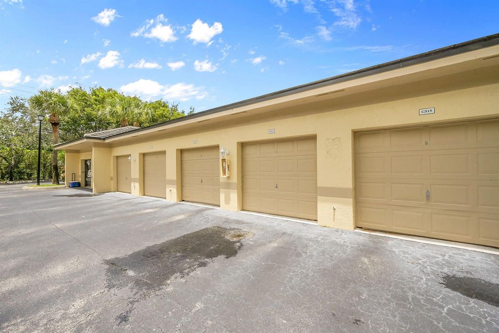 Image 20 of property listing at 2100 Greenview Shores Boulevard 514, Wellington, FL 33414