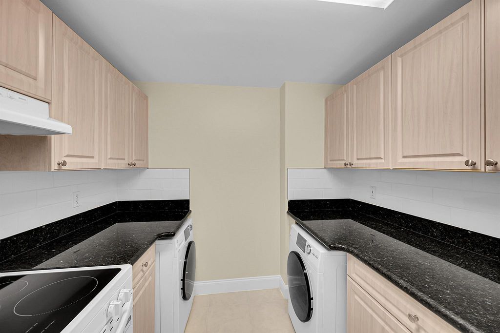 Image 7 of property listing at 2100 Greenview Shores Boulevard 514, Wellington, FL 33414