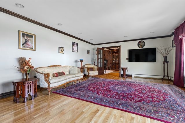 10 Stonewood Dr, Newton, MA 02459