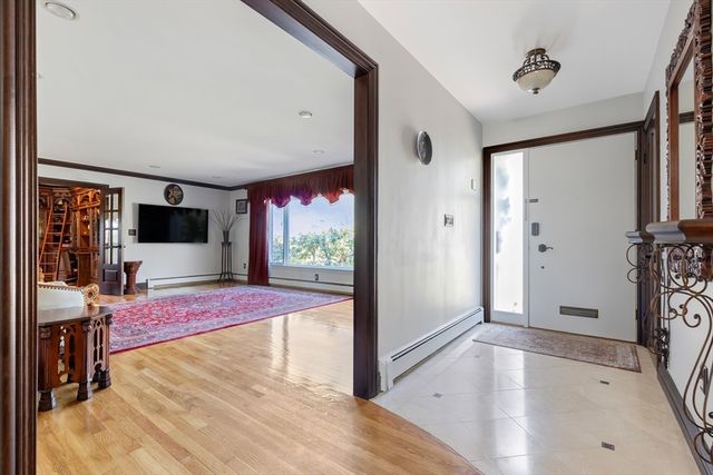 10 Stonewood Dr, Newton, MA 02459