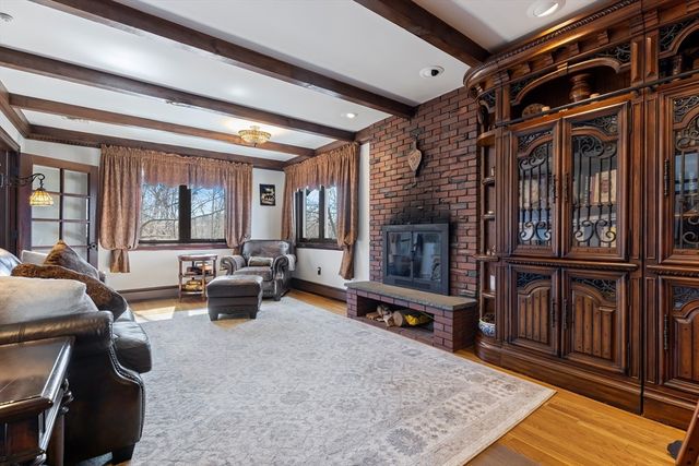 10 Stonewood Dr, Newton, MA 02459